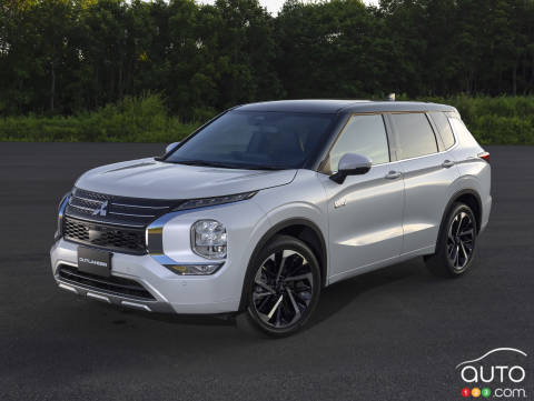 Mitsubishi Will Present Next-Gen 2023 Outlander PHEV in Full on October 28